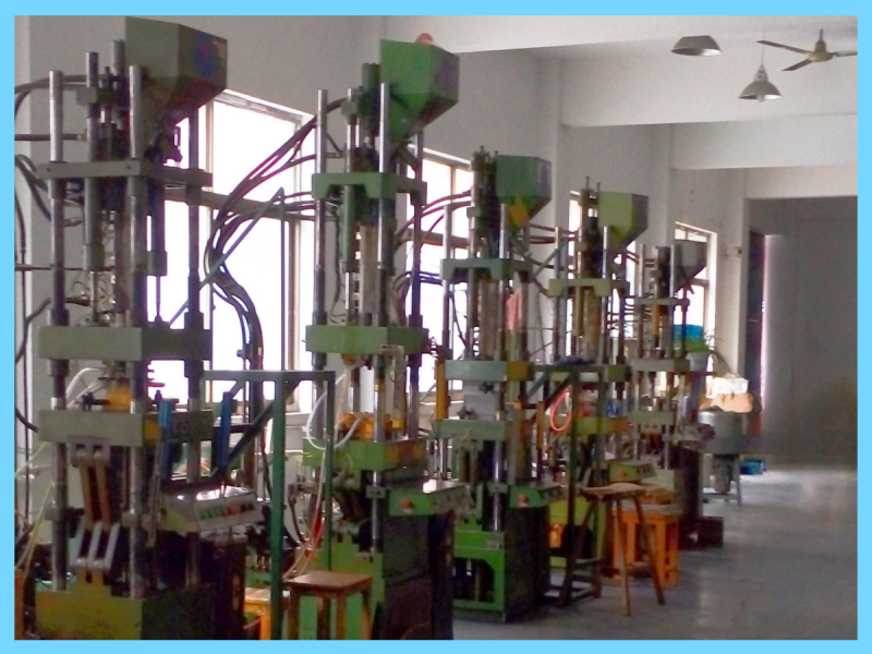 plastic injection molding workshop vertical injection molding machines